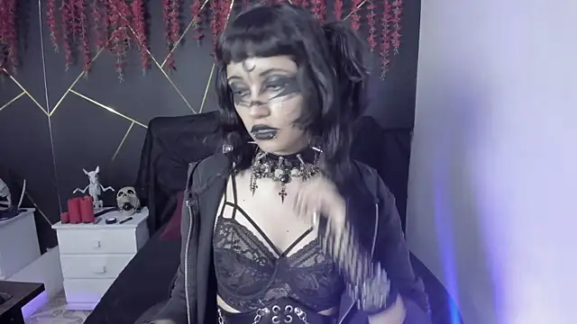 Snapshot of Yueeclipsa chatting on 10.29.25 Yueeclipsa online show from 10.29.25