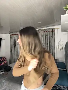 Snapshot of sarah_honey__ chatting on 10.28.25 sarah honey   online show from 10.28.25