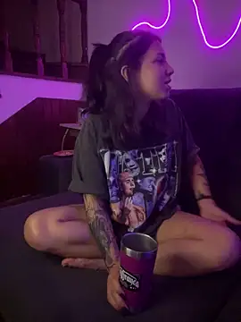 Hannahinfame online show from 11.11.25