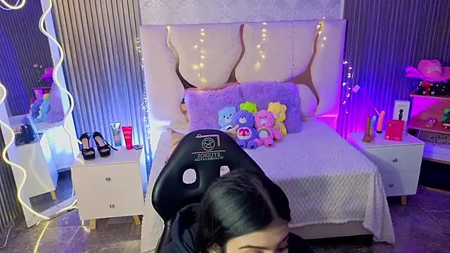 MAIILY TAY online show from 03.12.26