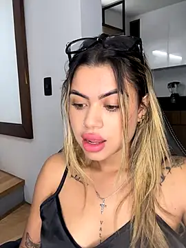 Alanna-foxx online show from 10.30.25