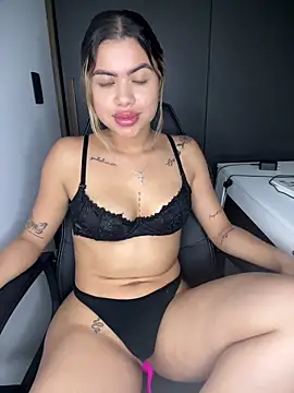 Alanna-foxx online show from 11.14.25