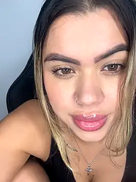 Alanna-foxx online show from 11.22.25