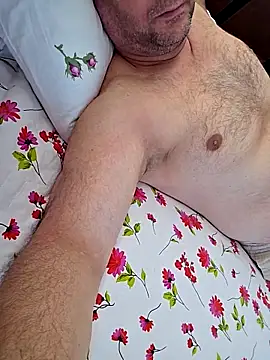 Snapshot of Efe53100 chatting on 11.10.25 Efe53100 online show from 11.10.25