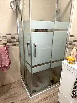 Snapshot of baarbiie chatting on 11.20.25 baarbiie online show from 11.20.25