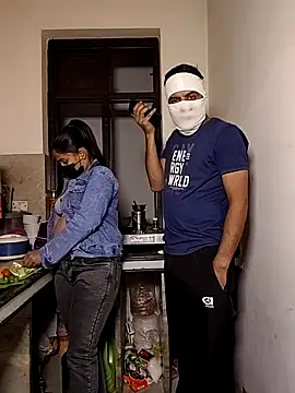 Snapshot of Heena-143 chatting on 12.18.25 Heena-143 online show from 12.18.25