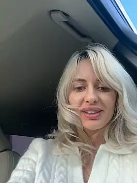 Snapshot of blondegirlx chatting on 11.07.25 blondegirlx online show from 11.07.25