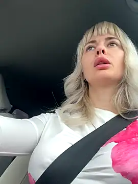 Snapshot of blondegirlx chatting on 11.14.25 blondegirlx online show from 11.14.25