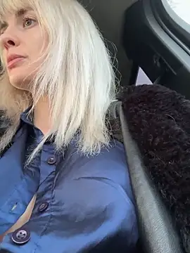 Snapshot of blondegirlx chatting on 11.27.25 blondegirlx online show from 11.27.25