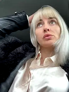 Snapshot of blondegirlx chatting on 11.28.25 blondegirlx online show from 11.28.25