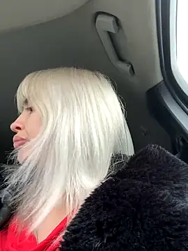 Snapshot of blondegirlx chatting on 11.29.25 blondegirlx online show from 11.29.25