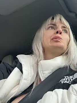 Snapshot of blondegirlx chatting on 12.03.25 blondegirlx online show from 12.03.25