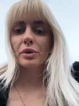 Snapshot of blondegirlx chatting on 12.04.25 blondegirlx online show from 12.04.25