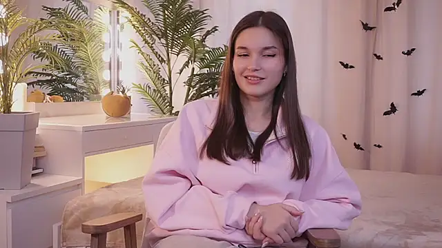 Snapshot of TiffaniePanyik chatting on 10.28.25 TiffaniePanyik online show from 10.28.25