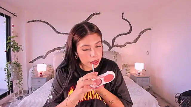 Snapshot of AsiaMillerr_ chatting on 11.24.25 AsiaMillerr online show from 11.24.25