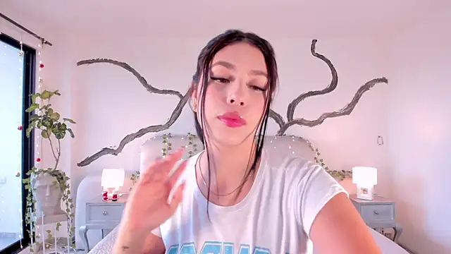 Snapshot of AsiaMillerr_ chatting on 11.28.25 AsiaMillerr online show from 11.28.25