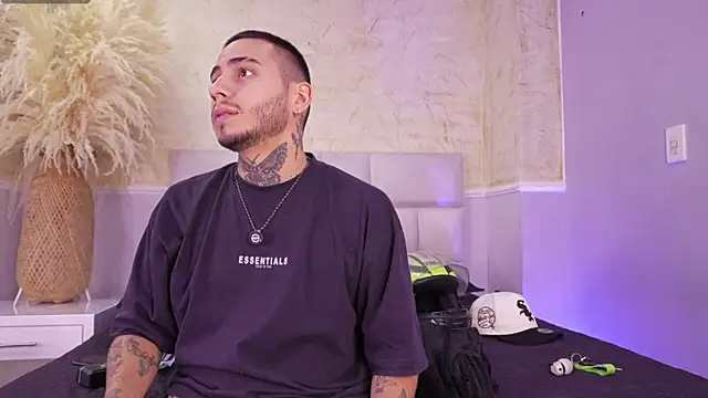 Snapshot of AsiaMillerr_ chatting on 12.15.25 AsiaMillerr online show from 12.15.25