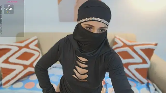 Snapshot of Lailaa_lush chatting on 10.31.25 Lailaa lush online show from 10.31.25