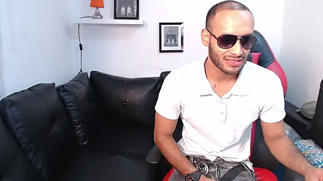 Snapshot of Giselle_Max chatting on 11.04.25 Giselle Max online show from 11.04.25