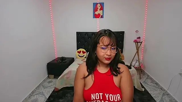 Snapshot of Nena_x69 chatting on 10.27.25 Nena x69 online show from 10.27.25