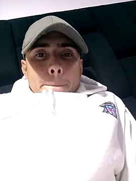 Snapshot of robinhd1234 chatting on 12.20.25 robinhd1234 online show from 12.20.25