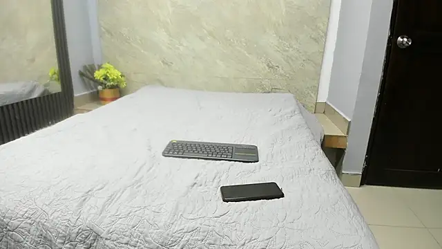 Sarahh-19 online show from 11.27.25