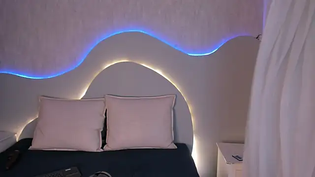 Snapshot of EmiliClarke chatting on 01.06.26 EmiliClarke online show from 01.06.26