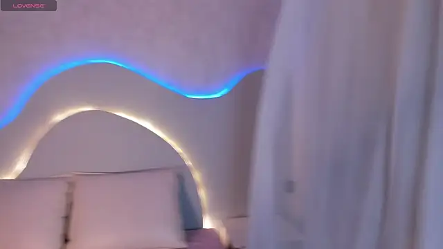 Snapshot of EmiliClarke chatting on 01.13.26 EmiliClarke online show from 01.13.26