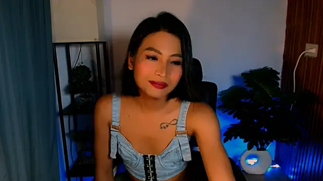 Snapshot of YourPrettyBella_TS chatting on 06.07.26 YourPrettyBella TS online show from 06.07.26