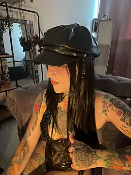 Snapshot of NinaHex chatting on 11.12.25 NinaHex online show from 11.12.25