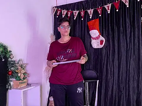 Snapshot of zarek_boston chatting on 12.05.25 zarek boston online show from 12.05.25