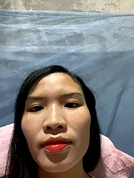 Snapshot of Yunzang chatting on 11.04.25 Yunzang online show from 11.04.25