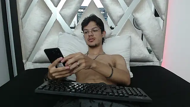 BrayanOconer08 online show from 11.16.25