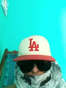 Snapshot of crazyyela chatting on 12.18.25 crazyyela online show from 12.18.25