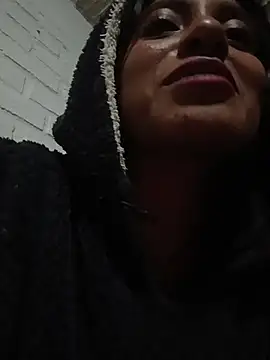 Snapshot of YeseniaRodriguez3 chatting on 11.08.25 YeseniaRodriguez3 online show from 11.08.25