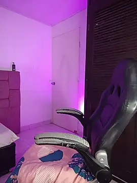YeseniaRodriguez3 online show from 04.22.26