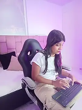 Snapshot of YeseniaRodriguez3 chatting on 05.12.26 YeseniaRodriguez3 online show from 05.12.26