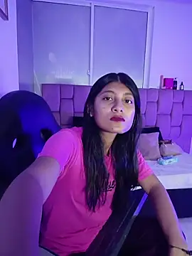 Snapshot of YeseniaRodriguez3 chatting on 05.13.26 YeseniaRodriguez3 online show from 05.13.26