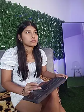 Snapshot of YeseniaRodriguez3 chatting on 06.11.26 YeseniaRodriguez3 online show from 06.11.26