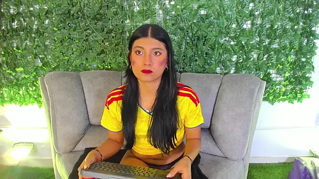 Snapshot of YeseniaRodriguez3 chatting on 07.07.26 YeseniaRodriguez3 online show from 07.07.26