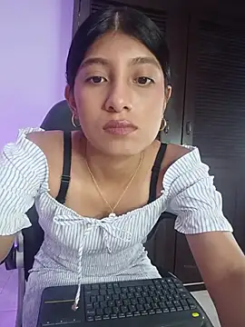 Snapshot of YeseniaRodriguez3 chatting on 07.23.26 YeseniaRodriguez3 online show from 07.23.26