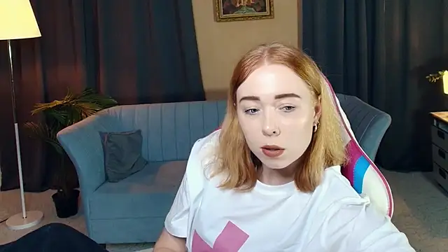 Snapshot of AddieOsler chatting on 11.28.25 AddieOsler online show from 11.28.25