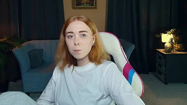 Snapshot of AddieOsler chatting on 12.04.25 AddieOsler online show from 12.04.25