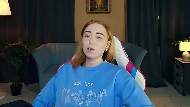 Snapshot of AddieOsler chatting on 12.17.25 AddieOsler online show from 12.17.25