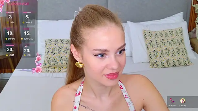 Snapshot of Rose_Masson chatting on 10.30.25 Rose Masson online show from 10.30.25