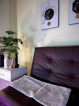 Snapshot of RileyFlame chatting on 11.20.25 RileyFlame online show from 11.20.25