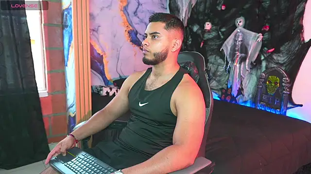 Snapshot of Tiler_wolker chatting on 10.29.25 Tiler wolker online show from 10.29.25