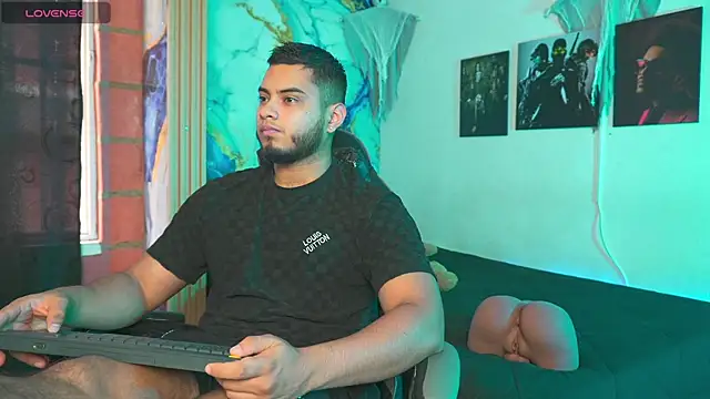 Snapshot of Tiler_wolker chatting on 11.03.25 Tiler wolker online show from 11.03.25