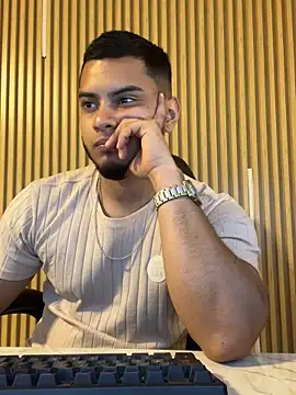 Snapshot of Tiler_wolker chatting on 11.21.25 Tiler wolker online show from 11.21.25