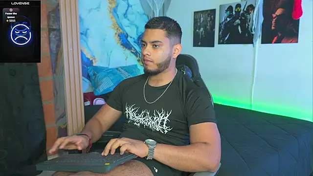 Snapshot of Tiler_wolker chatting on 11.29.25 Tiler wolker online show from 11.29.25